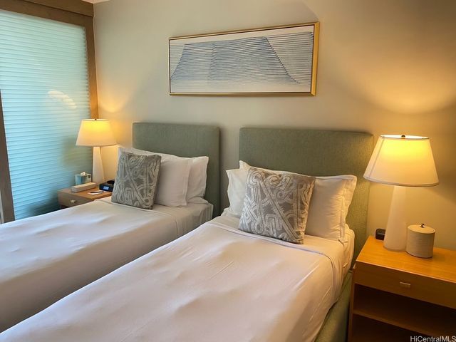 383 Kalaimoku Street 1608, Honolulu, HI 96815