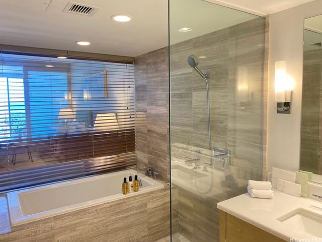 383 Kalaimoku Street 1608, Honolulu, HI 96815