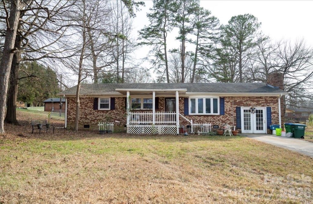 406 E Texas Avenue, Bessemer City, NC 28016