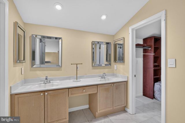 4659 LAMBERT DR, Alexandria, VA 22311