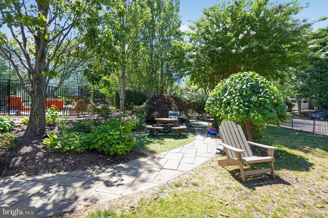 4659 LAMBERT DR, Alexandria, VA 22311