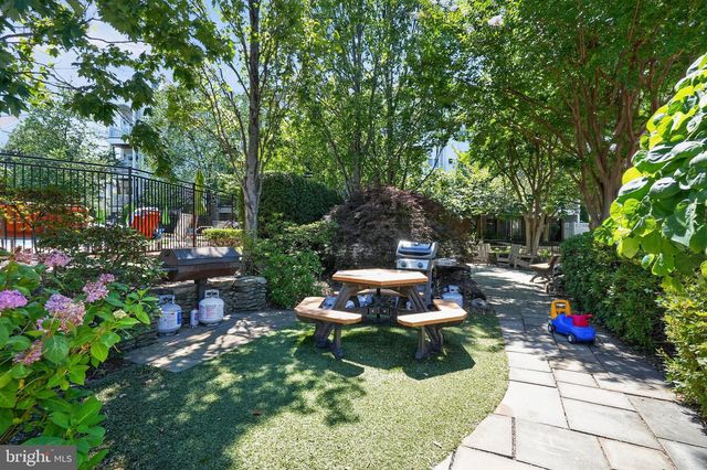 4659 LAMBERT DR, Alexandria, VA 22311