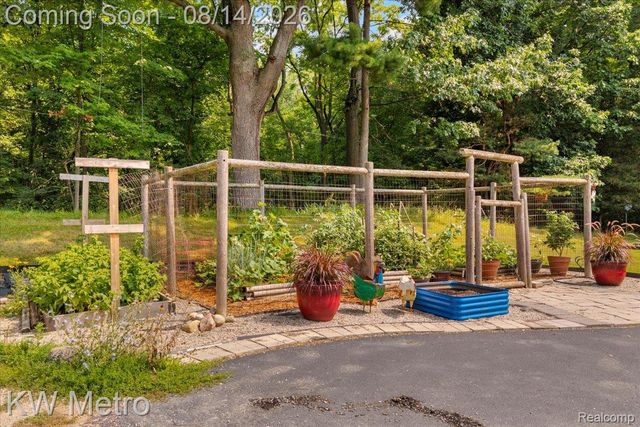 3050 Indian Lake Road, Addison Township, MI 48370
