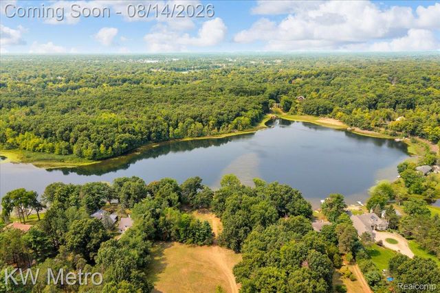 3050 Indian Lake Road, Addison Township, MI 48370
