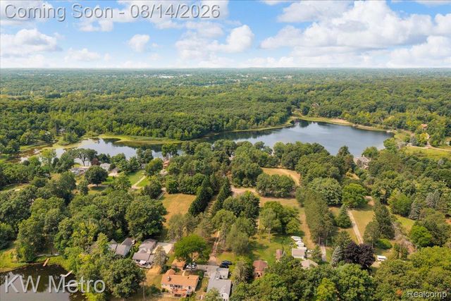 3050 Indian Lake Road, Addison Township, MI 48370