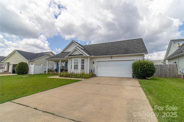 1424 Avoncroft Drive, Fayetteville, NC 28306