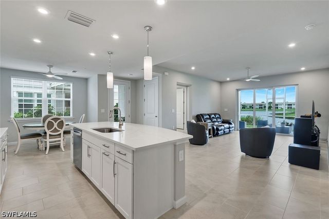 4563 Arboretum CIR 101, Naples, FL 34112