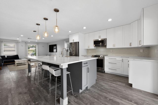 159 SE 26th Avenue, Boynton Beach, FL 33435