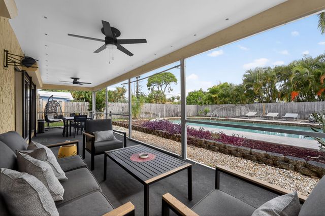 159 SE 26th Avenue, Boynton Beach, FL 33435
