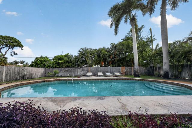 159 SE 26th Avenue, Boynton Beach, FL 33435