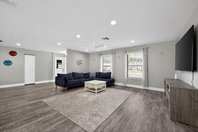 159 SE 26th Avenue, Boynton Beach, FL 33435