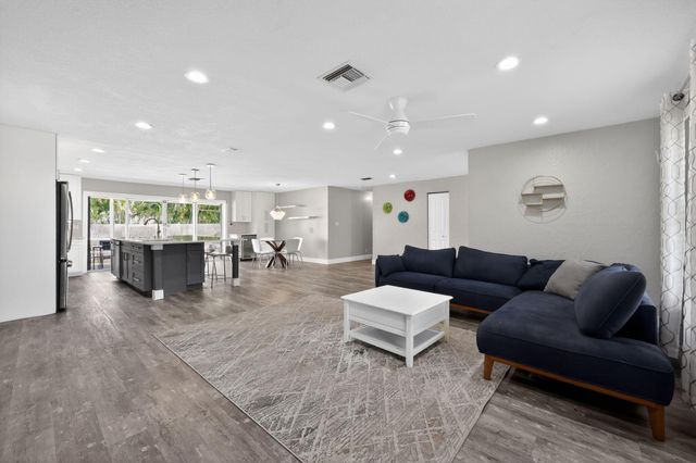 159 SE 26th Avenue, Boynton Beach, FL 33435