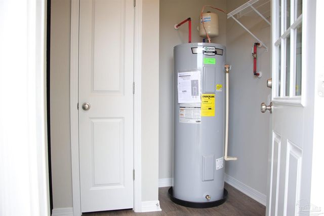 8055 El Estrecho Dr, Pensacola, FL 32514