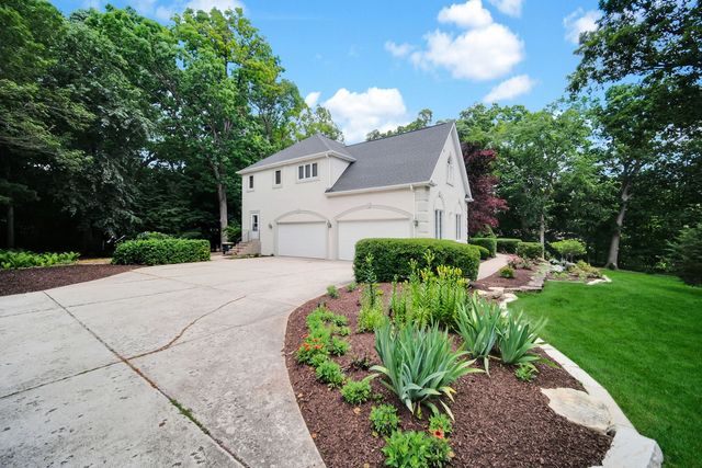36W244 Fieldcrest Drive, St. Charles, IL 60175