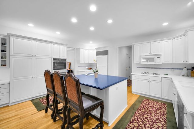 36W244 Fieldcrest Drive, St. Charles, IL 60175