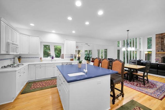 36W244 Fieldcrest Drive, St. Charles, IL 60175