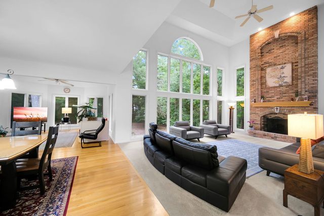 36W244 Fieldcrest Drive, St. Charles, IL 60175