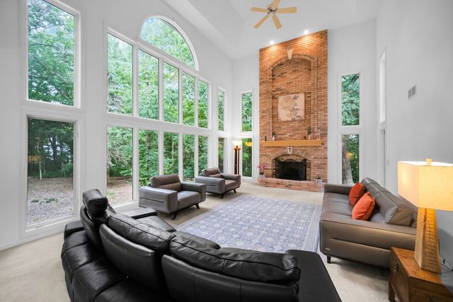 36W244 Fieldcrest Drive, St. Charles, IL 60175