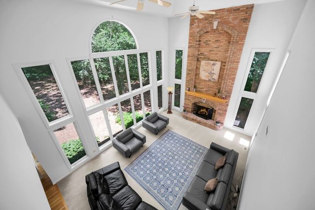 36W244 Fieldcrest Drive, St. Charles, IL 60175