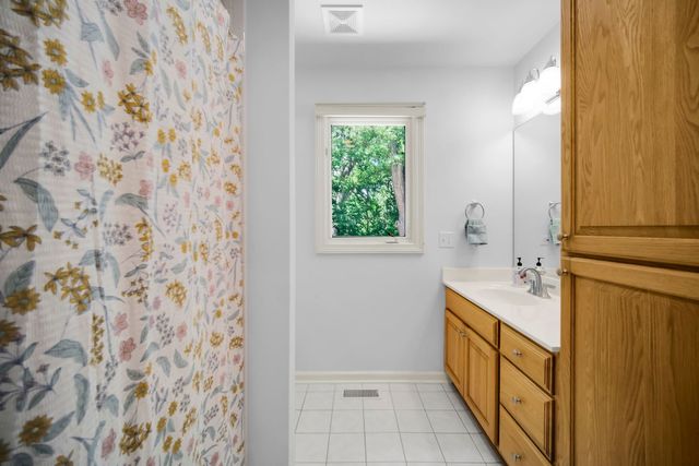 36W244 Fieldcrest Drive, St. Charles, IL 60175