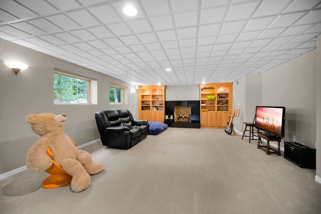 36W244 Fieldcrest Drive, St. Charles, IL 60175