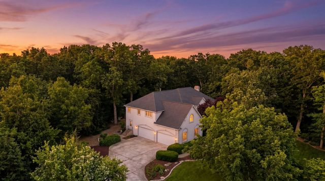 36W244 Fieldcrest Drive, St. Charles, IL 60175