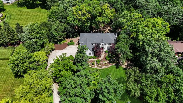 36W244 Fieldcrest Drive, St. Charles, IL 60175