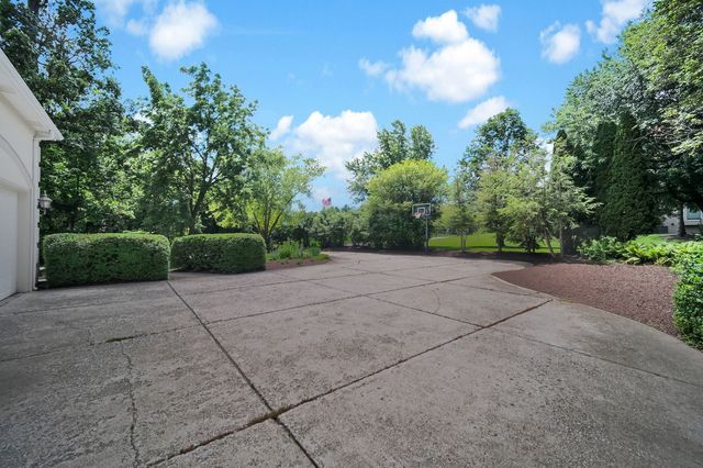 36W244 Fieldcrest Drive, St. Charles, IL 60175