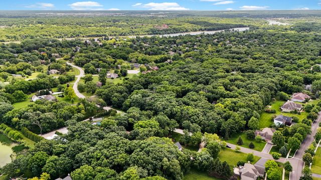 36W244 Fieldcrest Drive, St. Charles, IL 60175