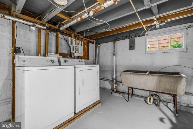 12 LEEWAY, Dundalk, MD 21222