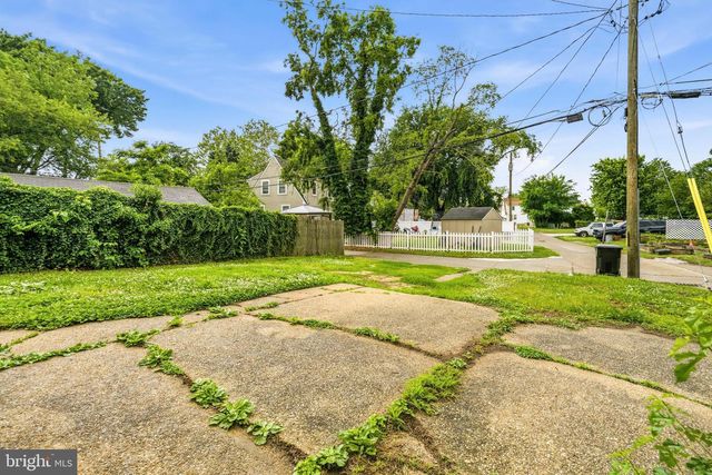 12 LEEWAY, Dundalk, MD 21222