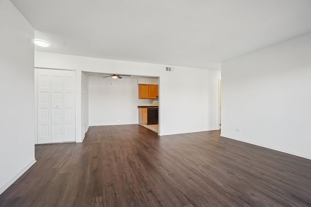 112 Mullingar Court 2B, Schaumburg, IL 60193