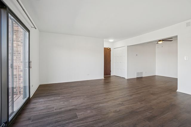 112 Mullingar Court 2B, Schaumburg, IL 60193