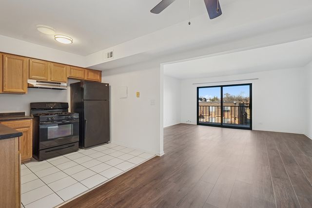 112 Mullingar Court 2B, Schaumburg, IL 60193