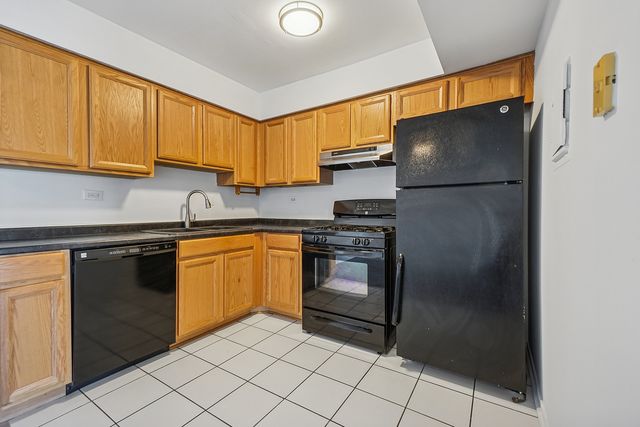 112 Mullingar Court 2B, Schaumburg, IL 60193