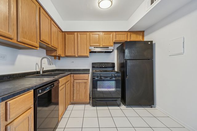 112 Mullingar Court 2B, Schaumburg, IL 60193