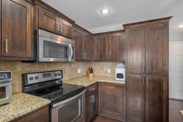 4388 N Katrina Avenue, Springfield, MO 65803