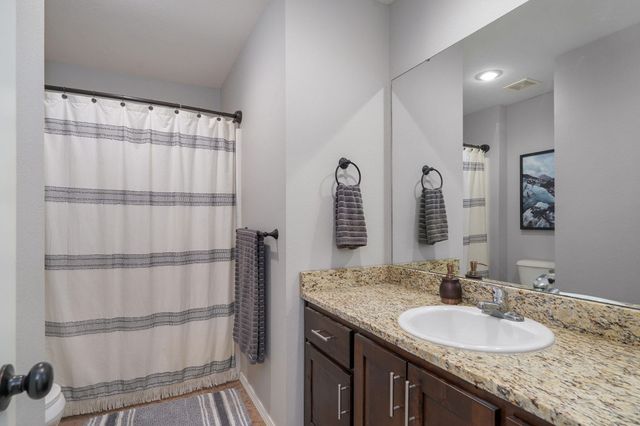 4388 N Katrina Avenue, Springfield, MO 65803