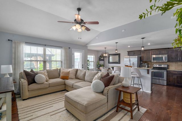4388 N Katrina Avenue, Springfield, MO 65803
