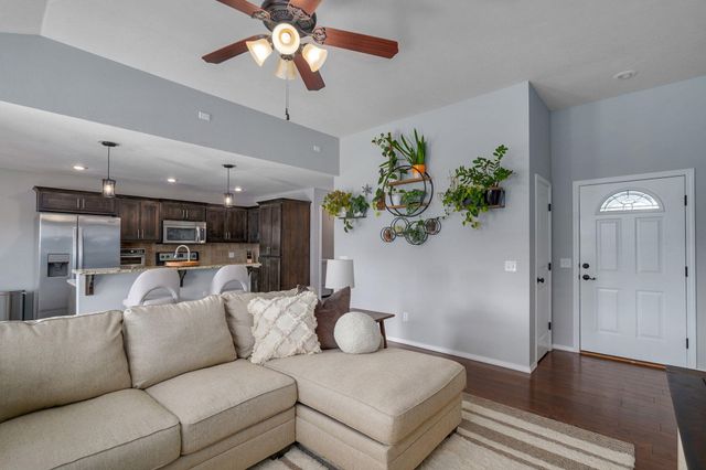 4388 N Katrina Avenue, Springfield, MO 65803