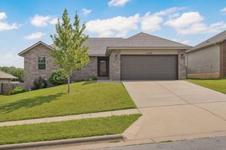 4388 N Katrina Avenue, Springfield, MO 65803