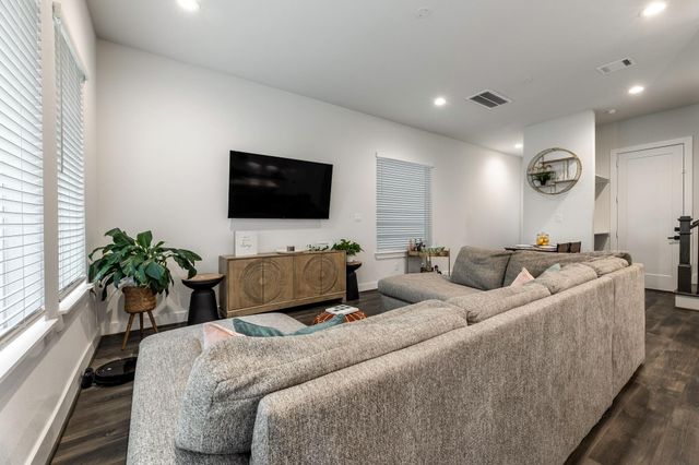 5725 White Magnolia Street, Houston, TX 77091