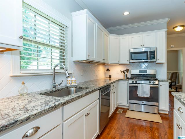 109 WILLOW BRANCH LANE, Chelsea, AL 35043