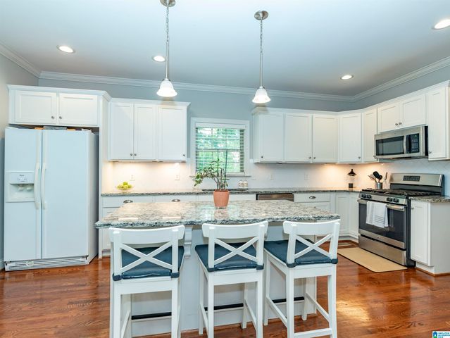 109 WILLOW BRANCH LANE, Chelsea, AL 35043