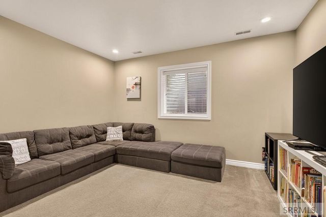 256 E 5th S, Rexburg, ID 83440