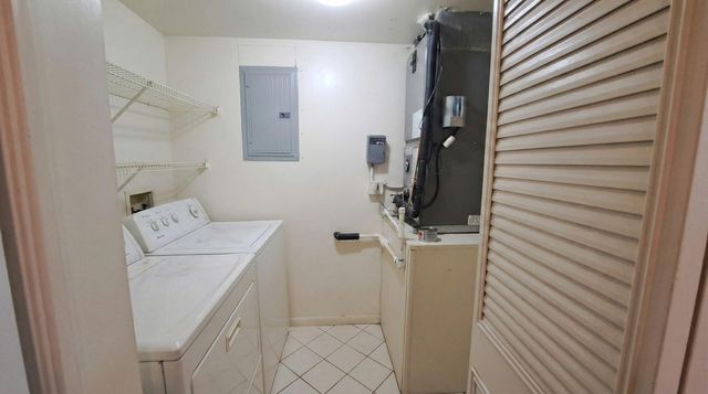 222 Pine Hov Circle B-2, Greenacres, FL 33463