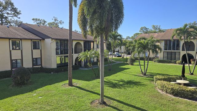 222 Pine Hov Circle B-2, Greenacres, FL 33463