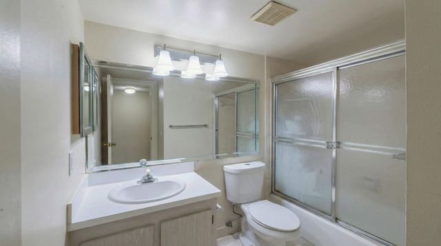 222 Pine Hov Circle B-2, Greenacres, FL 33463
