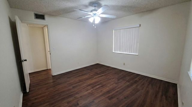 222 Pine Hov Circle B-2, Greenacres, FL 33463