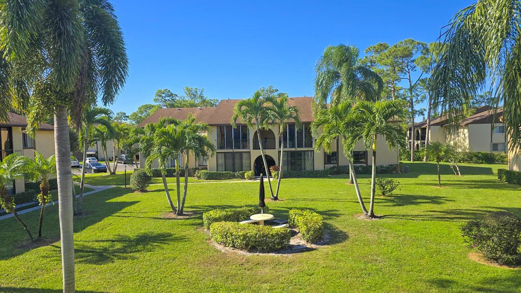 222 Pine Hov Circle B-2, Greenacres, FL 33463